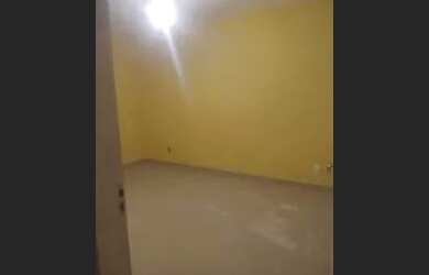 Imagem: A casa possui 3 Dormitórios, 2 Banheiros, 3 Vagas na garagem