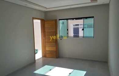 Imagem: A casa possui 3 Dormitórios, 3 Banheiros, 2 Vagas na garagem