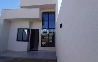 Imagem: A casa possui 3 Dormitórios, 1 Banheiro, 2 Vagas na garagem