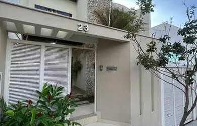 Imagem: A casa possui 4 Dormitórios, 4 Banheiros, 3 Vagas na garagem