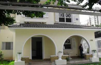 Imagem: O depósito possui 5 Vagas na garagem, 300m² de Área e está