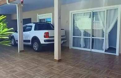 Imagem: A casa possui 3 Dormitórios, 3 Banheiros, 208m² de Área e