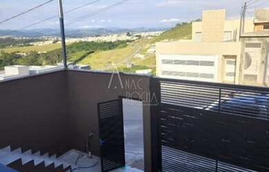 Imagem: A casa possui 2 Dormitórios, 1 Banheiro, 2 Vagas na garagem