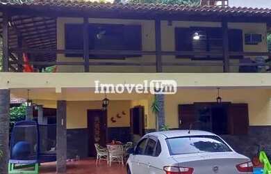 Imagem: A casa possui 3 Dormitórios, 2 Banheiros, 3 Vagas na garagem