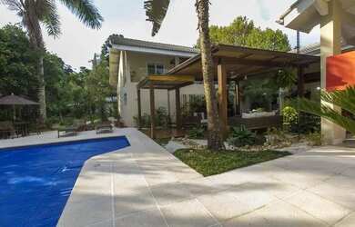 Imagem: A casa em condomínio possui 5 Dormitórios, 5 Banheiros, 5