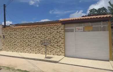 Imagem: A casa possui 3 Dormitórios, 3 Banheiros, 1 Vaga na garagem