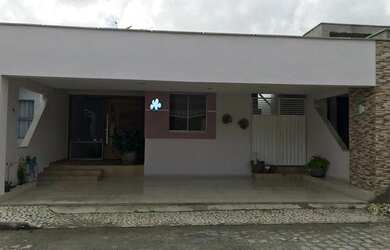 Imagem: A casa em condomínio possui 3 Dormitórios, 2 Banheiros, 2