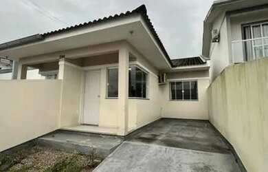 Imagem: A casa possui 2 Dormitórios, 1 Banheiro, 1 Vaga na garagem