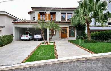 Imagem: A casa em condomínio possui 4 Dormitórios, 5 Banheiros, 4