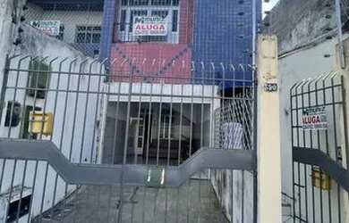 Imagem: O depósito possui 2 Vagas na garagem, 200m² de Área e está