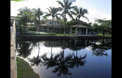 Imagem: A casa possui 4 Dormitórios, 5 Banheiros, 5 Vagas na garagem