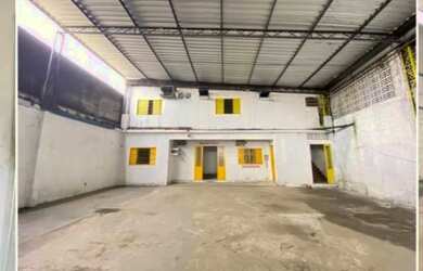 Imagem: O depósito possui 650m² de Área e está localizado em Raiz