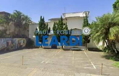 Imagem: A casa possui 4 Dormitórios, 5 Banheiros, 5 Vagas na garagem