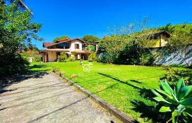 Imagem: A casa possui 3 Dormitórios, 3 Banheiros, 4 Vagas na garagem