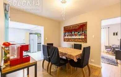 Imagem: A casa possui 4 Dormitórios, 2 Banheiros, 3 Vagas na garagem