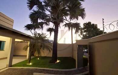 Imagem: A casa possui 3 Dormitórios, 4 Banheiros, 3 Vagas na garagem