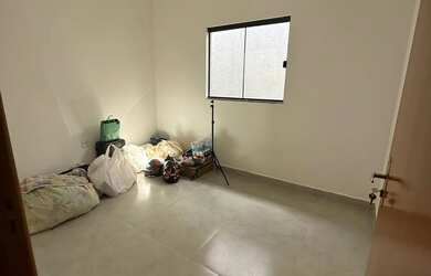 Imagem: A casa possui 2 Dormitórios, 2 Banheiros e 1 Vaga na garagem