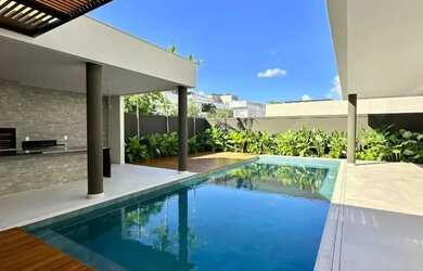 Imagem: A casa em condomínio possui 5 Dormitórios, 4 Banheiros, 4