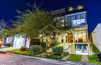 Imagem: A casa em condomínio possui 4 Dormitórios, 5 Banheiros, 4