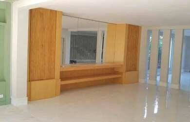 Imagem 1: Sobrado para vender no condomínio Alphaville com 3 suítes, pronto para morar