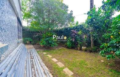 Imagem: A casa possui 4 Dormitórios, 5 Banheiros, 3 Vagas na garagem