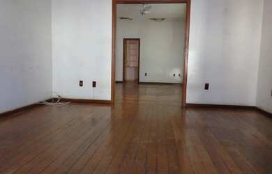 Imagem: A casa em condomínio possui 4 Dormitórios, 3 Banheiros, 1