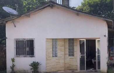 Imagem: A casa possui 3 Dormitórios, 4 Banheiros, 1 Vaga na garagem