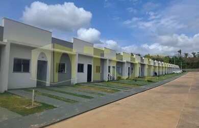 Imagem: A casa possui 2 Dormitórios, 1 Banheiro, 2 Vagas na garagem