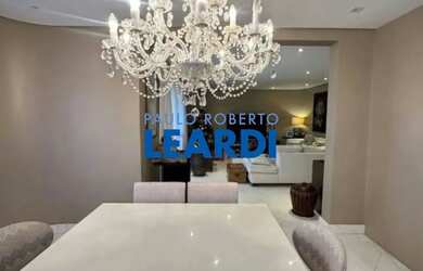 Imagem: O apartamento possui 3 Dormitórios, 5 Banheiros, 3 Vagas na