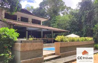 Imagem: A casa em condomínio possui 5 Dormitórios, 1 Banheiro, 360m²