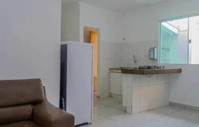 Imagem: O apartamento possui 1 Dormitório, 1 Banheiro, 1 Vaga na garagem