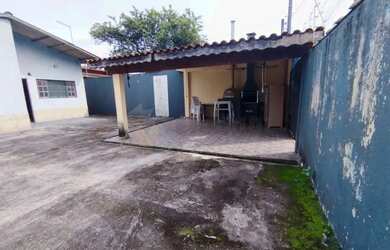 Imagem: A casa possui 2 Dormitórios, 2 Banheiros, 4 Vagas na garagem