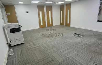 Imagem: O depósito possui 5 Vagas na garagem e 367m² de Área e está