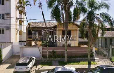 Imagem: A casa possui 4 Dormitórios, 3 Banheiros, 2 Vagas na garagem