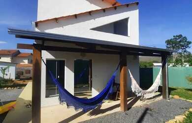 Imagem: A casa possui 2 Dormitórios, 2 Banheiros, 3 Vagas na garagem