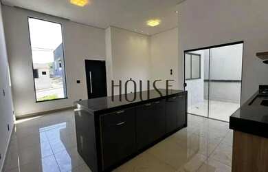 Imagem: A casa em condomínio possui 3 Dormitórios, 2 Banheiros, 2