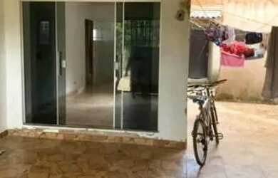 Imagem: A casa possui 3 Dormitórios, 3 Banheiros, 3 Vagas na garagem