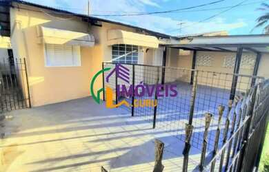 Imagem: A casa possui 2 Dormitórios, 2 Banheiros, 2 Vagas na garagem