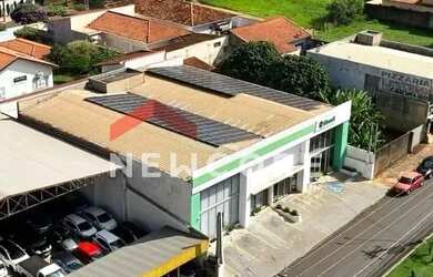 Imagem: O depósito possui 5 Vagas na garagem, 768m² de Área e está