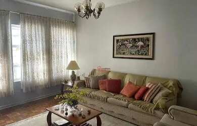 Imagem: A casa possui 3 Dormitórios, 3 Banheiros, 4 Vagas na garagem