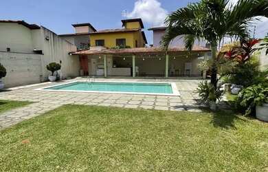 Imagem: A casa em condomínio possui 4 Dormitórios, 2 Banheiros, 2