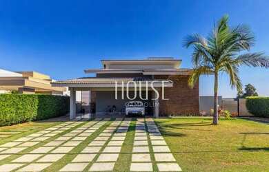 Imagem: A casa em condomínio possui 4 Dormitórios, 5 Banheiros, 5