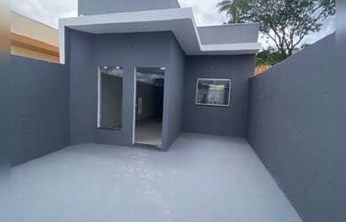 Imagem: A casa possui 2 Dormitórios, 2 Banheiros, 2 Vagas na garagem