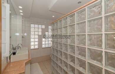 Imagem 14: Condomínio com toda infraestrutura, a alguns passos da praia!