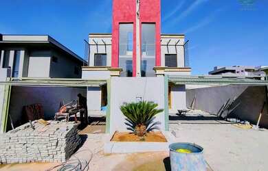 Imagem: A casa possui 3 Dormitórios, 2 Banheiros, 2 Vagas na garagem