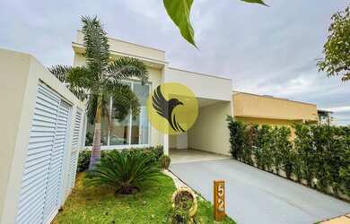 Imagem: A casa possui 3 Dormitórios, 3 Banheiros, 2 Vagas na garagem