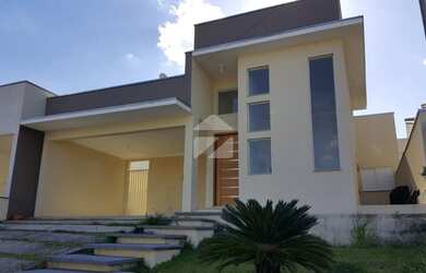 Imagem: A casa em condomínio possui 3 Dormitórios, 3 Banheiros, 4