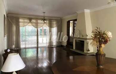 Imagem: A casa possui 4 Dormitórios, 4 Banheiros, 5 Vagas na garagem