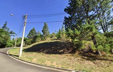 Imagem 15: LINDO TERRENO DE ESQUINA, NA FRENTE DO LAGO COM VISTA PARA AS MONTANHAS NO COND. MORADA DA