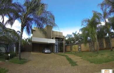 Imagem: A casa em condomínio possui 5 Dormitórios, 5 Banheiros, 5